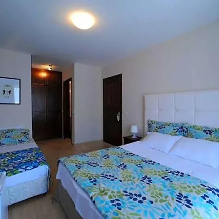 Villa Sleeps 12 Pool Air Con